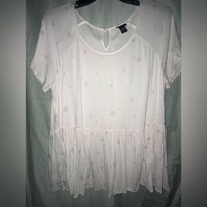 Torrid size 2 White Short Sleeve Blouse / shirt with Gold Stars